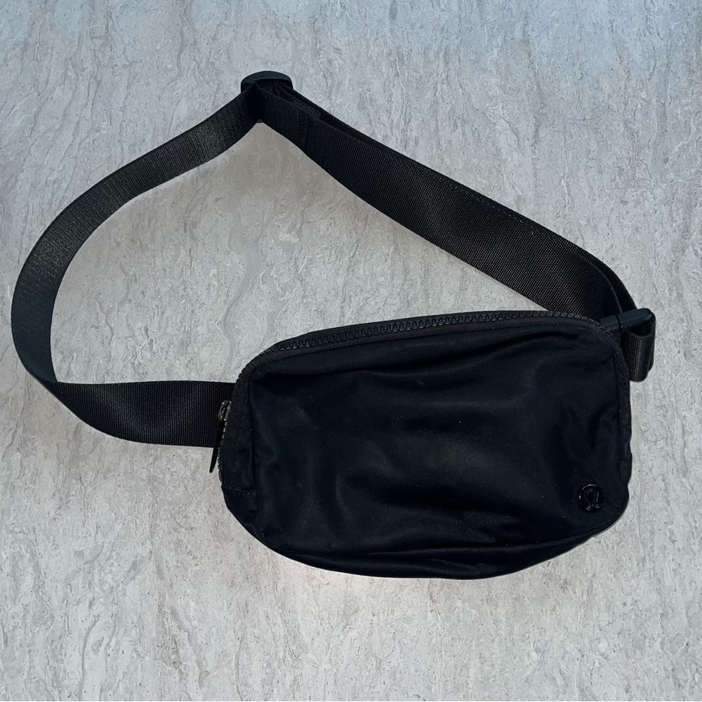 Lululemon Athletica Black Everywhere Belt Bag 1L